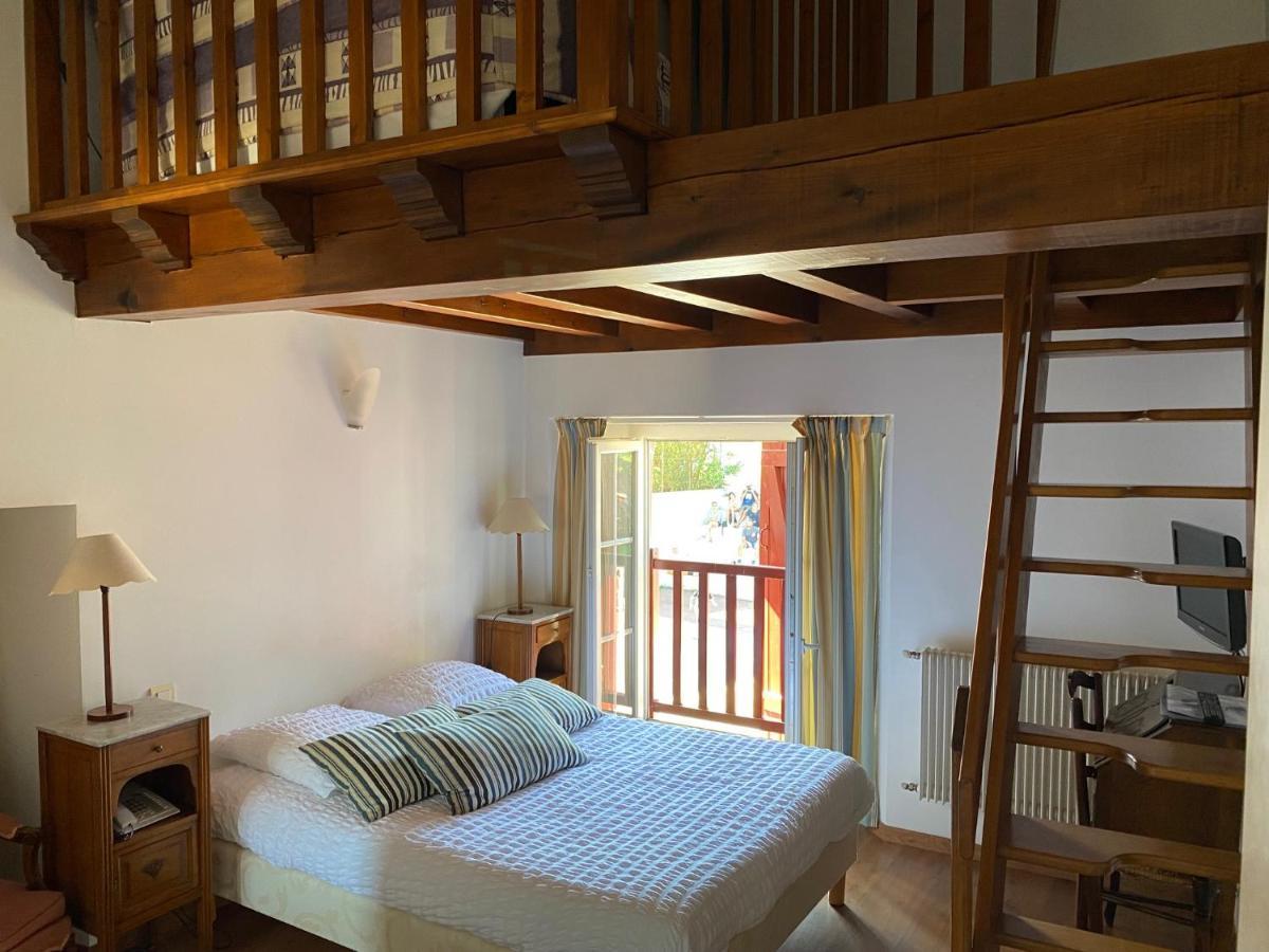 Auberge Chez Tante Ursule Cambo-les-Bains Eksteriør bilde